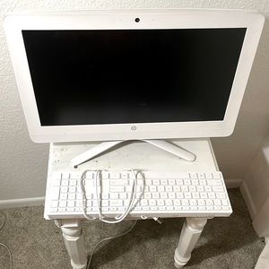 HP computer and keyboard